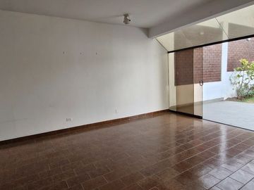 VENDO, Casa ideal para familia grande. 5dorm. 468mts. Los Cipreses 111, Casuarinas Sur – Surco