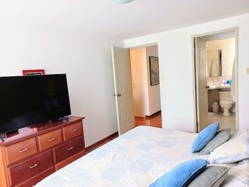 VENDO, Lindo Dpto. iluminado, c/vista a la calle. Sta. Carmen 290, Miraflores (3 dorm)