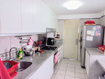 VENDO, Lindo Dpto. iluminado, c/vista a la calle. Sta. Carmen 290, Miraflores (3 dorm)