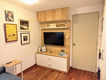 VENDO, Lindo Dpto. iluminado, c/vista a la calle. Sta. Carmen 290, Miraflores (3 dorm)
