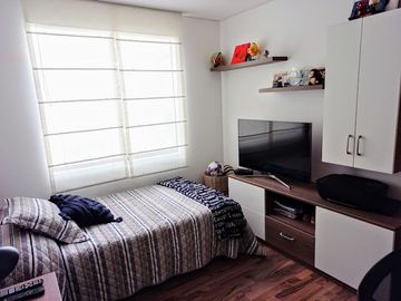 VENDO, Lindo Dpto. iluminado, c/vista a la calle. Sta. Carmen 290, Miraflores (3 dorm)