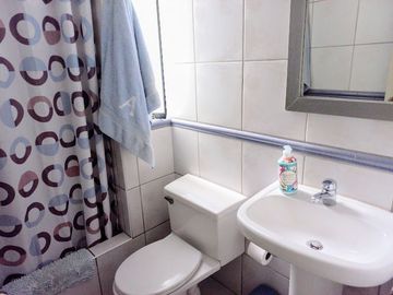 VENDO, Lindo Dpto. iluminado, c/vista a la calle. Sta. Carmen 290, Miraflores (3 dorm)
