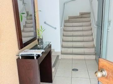 VENDO, Lindo Dpto. iluminado, c/vista a la calle. Sta. Carmen 290, Miraflores (3 dorm)