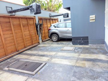 VENDO, Lindo Dpto. iluminado, c/vista a la calle. Sta. Carmen 290, Miraflores (3 dorm)