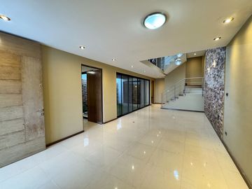 Casa en Venta en Villa Magna con 4 recamaras y Roof garden amplio.