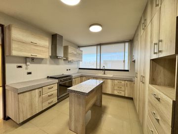Casa en Venta en Villa Magna con 4 recamaras y Roof garden amplio.