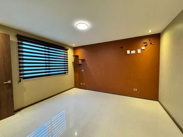 Casa en Venta en Villa Magna con 4 recamaras y Roof garden amplio.