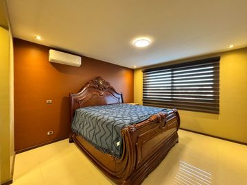 Casa en Venta en Villa Magna con 4 recamaras y Roof garden amplio.