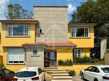 EXCLUSIVA RESIDENCIA EN CLUB DE GOLF CHILUCA | SEGURIDAD, ESTILO Y JARDÍN DE ENSUEÑO