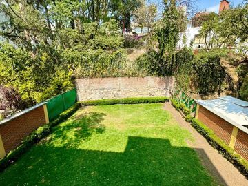 EXCLUSIVA RESIDENCIA EN CLUB DE GOLF CHILUCA | SEGURIDAD, ESTILO Y JARDÍN DE ENSUEÑO