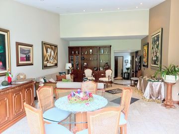 VENDO, Preciosa Casa Remodelada 600mts 4hab. Calle Amadeus Mozart, Alamos de Monterrico – Surco