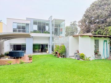 VENDO, Preciosa Casa Remodelada 600mts 4hab. Calle Amadeus Mozart, Alamos de Monterrico – Surco