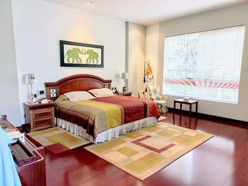 VENDO, Preciosa Casa Remodelada 600mts 4hab. Calle Amadeus Mozart, Alamos de Monterrico – Surco