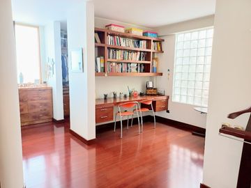 VENDO, Preciosa Casa Remodelada 600mts 4hab. Calle Amadeus Mozart, Alamos de Monterrico – Surco