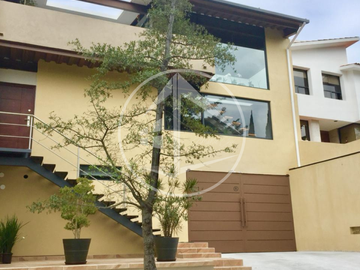 CASA EN VENTA EN CHILUCA CON JARDÍN, LOFT Y DISEÑO MINIMALISTA