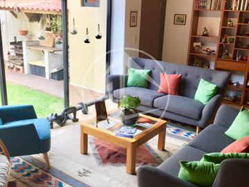 CASA EN VENTA EN CHILUCA CON JARDÍN, LOFT Y DISEÑO MINIMALISTA