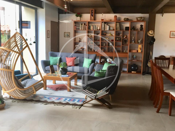 CASA EN VENTA EN CHILUCA CON JARDÍN, LOFT Y DISEÑO MINIMALISTA