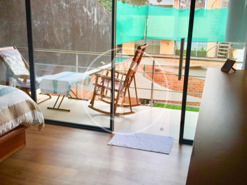 CASA EN VENTA EN CHILUCA CON JARDÍN, LOFT Y DISEÑO MINIMALISTA