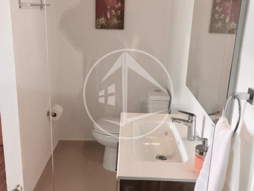 CASA EN VENTA EN CHILUCA CON JARDÍN, LOFT Y DISEÑO MINIMALISTA