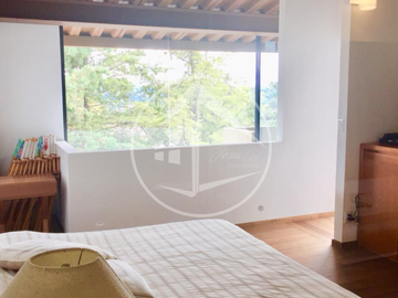 CASA EN VENTA EN CHILUCA CON JARDÍN, LOFT Y DISEÑO MINIMALISTA