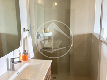 CASA EN VENTA EN CHILUCA CON JARDÍN, LOFT Y DISEÑO MINIMALISTA