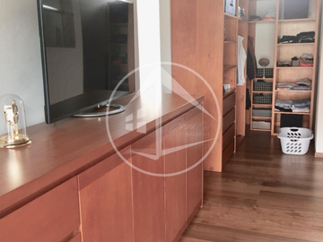 CASA EN VENTA EN CHILUCA CON JARDÍN, LOFT Y DISEÑO MINIMALISTA