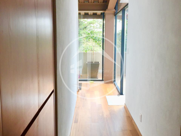 CASA EN VENTA EN CHILUCA CON JARDÍN, LOFT Y DISEÑO MINIMALISTA