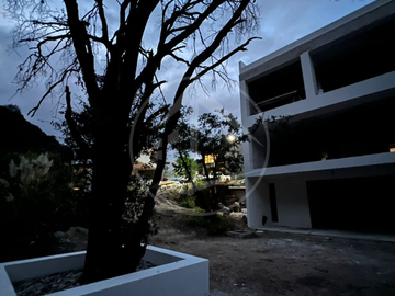 CASA EN PREVENTA CON VISTA IMPRESIONANTE Y ACABADOS DE LUJO EN ANTARES, BOSQUE ESMERALDA
