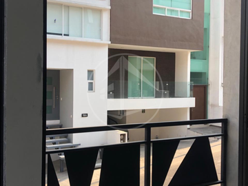 RESIDENCIA CON VISTA A LA PRESA MADÍN Y AMPLIO ROOF GARDEN