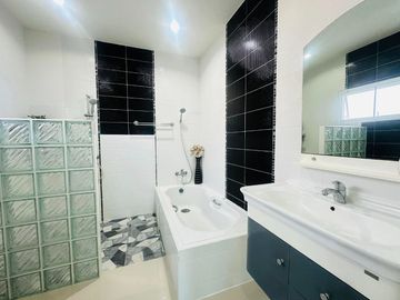For sale, pool villa near Mab Prachan Reservoir, near an international school, special price Mab Prachan, Pattaya City