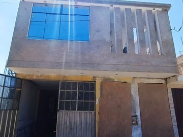 SE VENDE CASA DENTRO DEL CENTRO COMERCIAL ICA SUR - FRENTE AL MERCADO SANTO DOMINGO - ICA