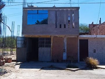 SE VENDE CASA DENTRO DEL CENTRO COMERCIAL ICA SUR - FRENTE AL MERCADO SANTO DOMINGO - ICA