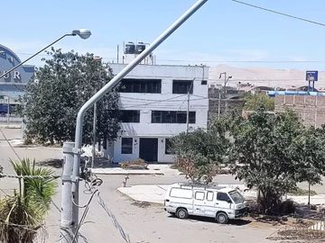 SE VENDE CASA DENTRO DEL CENTRO COMERCIAL ICA SUR - FRENTE AL MERCADO SANTO DOMINGO - ICA