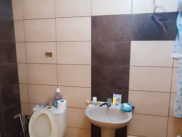 SE VENDE CASA DENTRO DEL CENTRO COMERCIAL ICA SUR - FRENTE AL MERCADO SANTO DOMINGO - ICA