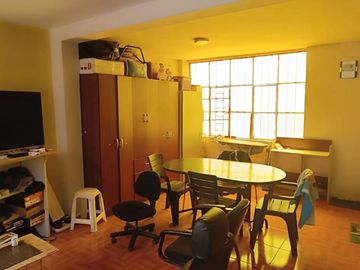 SE VENDE CASA DENTRO DEL CENTRO COMERCIAL ICA SUR - FRENTE AL MERCADO SANTO DOMINGO - ICA