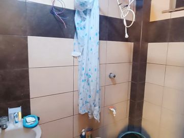 SE VENDE CASA DENTRO DEL CENTRO COMERCIAL ICA SUR - FRENTE AL MERCADO SANTO DOMINGO - ICA