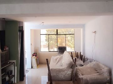 SE VENDE CASA DENTRO DEL CENTRO COMERCIAL ICA SUR - FRENTE AL MERCADO SANTO DOMINGO - ICA