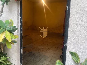 propiedad en venta sobre importante avenida y en esquina.