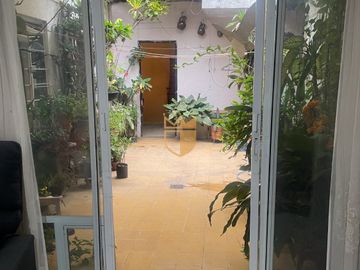 propiedad en venta sobre importante avenida y en esquina.