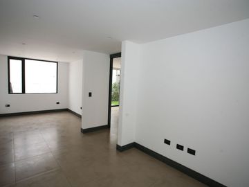 Oportunidad por Viaje! Hermosa Casa de Venta en Tumbaco