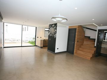 Oportunidad por Viaje! Hermosa Casa de Venta en Tumbaco