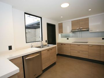 Oportunidad por Viaje! Hermosa Casa de Venta en Tumbaco