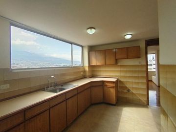 Venta Departamento de 3 Dormitorios en el Norte de Quito: ¡Espacio, Confort y Ubicación Perfecta!