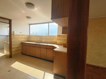 Venta Departamento de 3 Dormitorios en el Norte de Quito: ¡Espacio, Confort y Ubicación Perfecta!