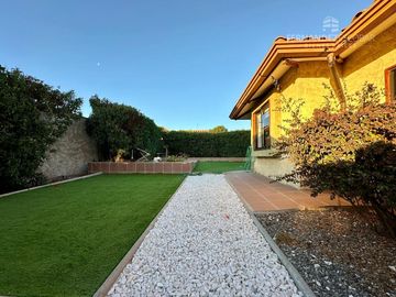 MANTAGUA - VENDE CASA TRES PISOS 4D 3B PISCINA - COND. CASAS MANTAGUA