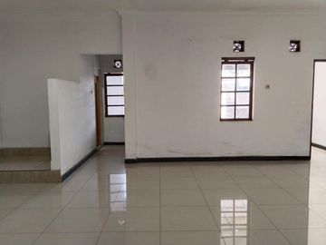 Rumah dijual Japos Raya Jurang Mangu Pondok Aren Ciledug bisa untuk usaha