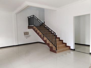 Rumah dijual Japos Raya Jurang Mangu Pondok Aren Ciledug bisa untuk usaha