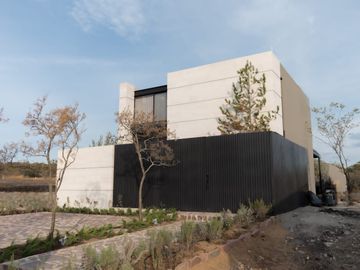 VENDO CASA NUEVA EN LA CAMPIÑA FRANCESA DE LEON GTO, PRECIO DE PREVENTA