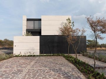 VENDO CASA NUEVA EN LA CAMPIÑA FRANCESA DE LEON GTO, PRECIO DE PREVENTA
