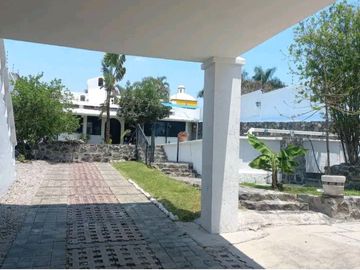 OPORTUNIDAD vendo casa sola en Priv. 3 Rec  gran alberca bw independiente